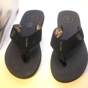 Volcom Vocation Sandals Mens 8 Dark Camo Flip Flops Streetwear Surf Beach‎